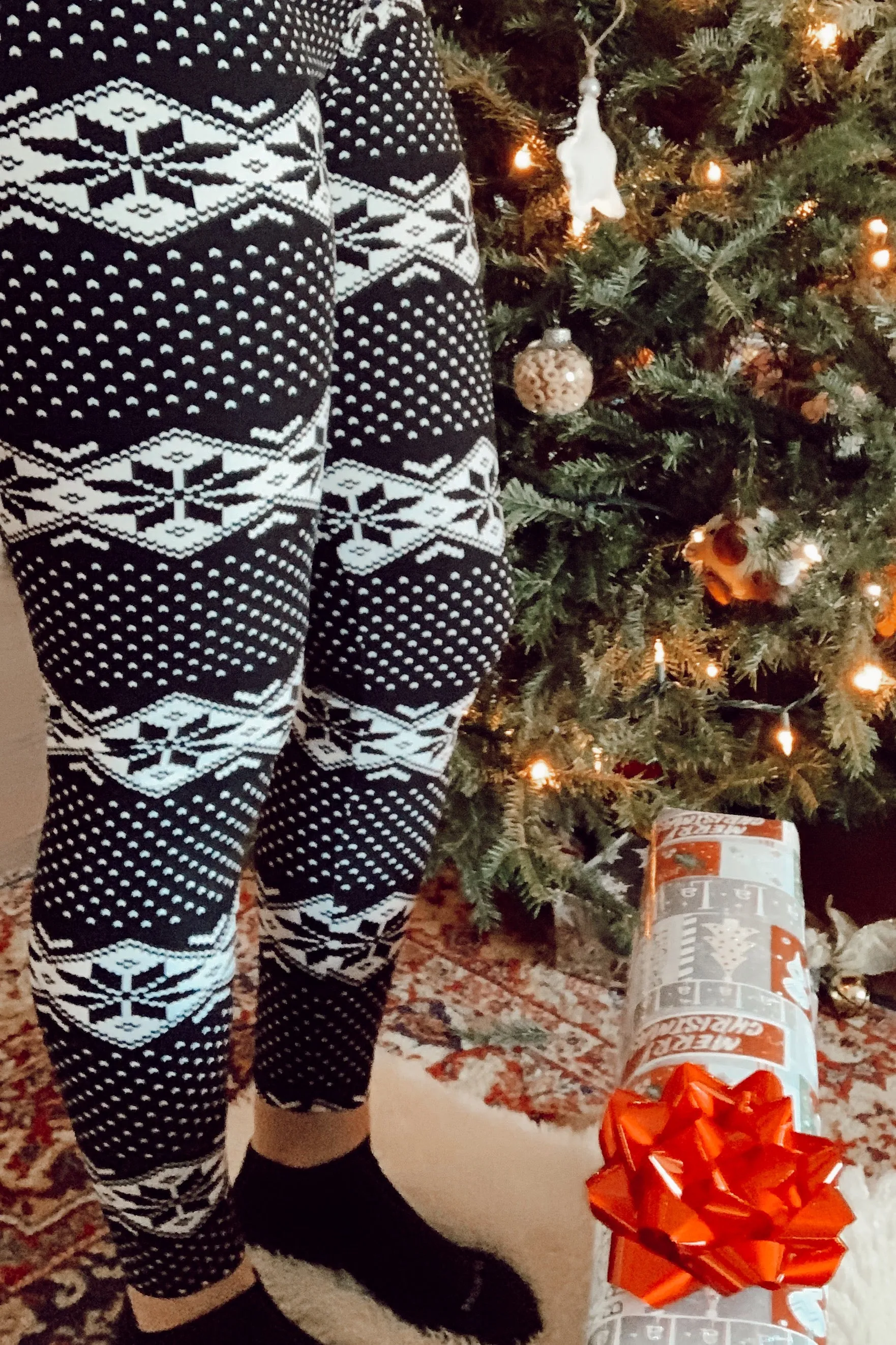 Black/White Nordic Snowflake Print Queen Size Leggings