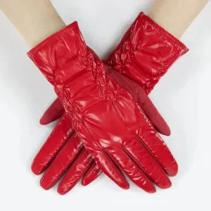 Women's Red Winter Gloves: Cozy & Chic Choice